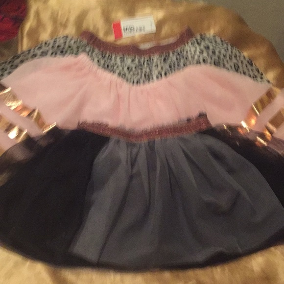 ❌SOLD ❌Skirt Bundle with Netting - Picture 2 of 5